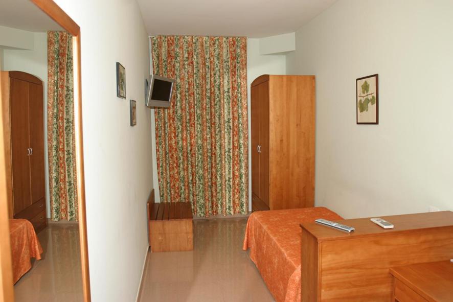 Hotel Fonda Neus Sant Sadurni d'Anoia Exterior photo
