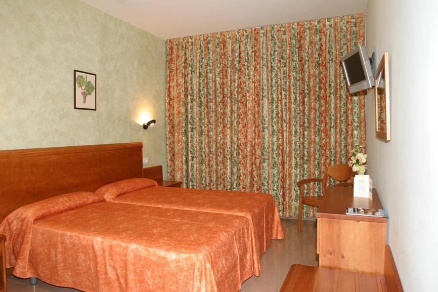 Hotel Fonda Neus Sant Sadurni d'Anoia Exterior photo